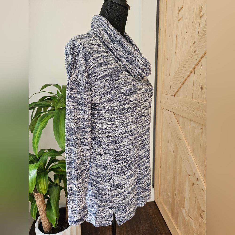 AERIE size S cowlneck sweater. Very soft - Picture 5 of 8